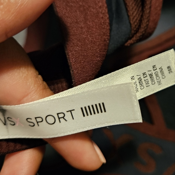 Victoria's Secret Sports Bra 36B - Picture 4 of 4